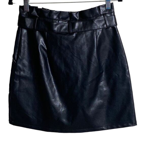 Gilli Women's Black Fauc Leather A-Line Mini Skirt Size S NWT - Picture 2 of 10